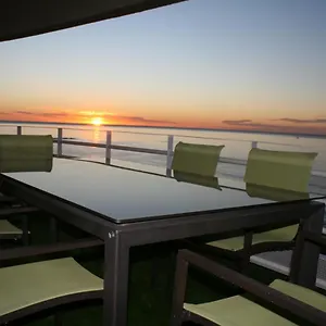 En Primera Linea/beachfront Apartamento